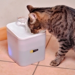 Ferplast Fuente Para Gatos y Perros Pequeños Ares Led